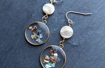 45 minute Resin Jewelry Making Workshop in Paris