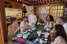 Small Group Seoul Highlight Tour opt. Hanbok & Tea Ceremony