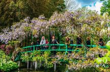 Giverny Monet’s Home and Gardens Half Day Tour from Paris