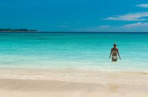 Afternoon Catamaran to Isla Mujeres: Snorkel, Open Bar & Sunset