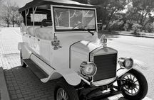 Complete Barcelona guided tour by vintage car in Tuk Tuk