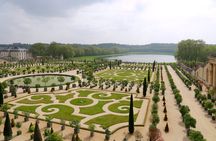 Versailles Palace Guided Tour with Garden Access