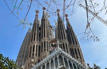 Barcelona: Gaudí Highlights & Gourmet Tapas Tasting (Small Group)