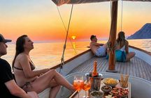 Sunset Boat Tour in Portovenere and Palmaria
