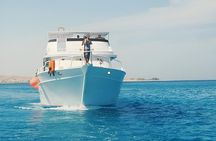 VIP Hula Hula Island Boat Trip and Snorkeling from Hurghada
