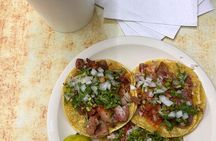 Tour with friends to Azteca Stadium, tacos and drink of the gods