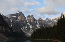 Moraine Lake and Lake Louise Sunrise Tour with Breakfast