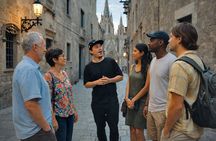 BCN Old Town Walk: Arc de Triomf & El Born Cultural Experience