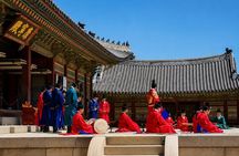Authentic Seoul Private Tour: Gyeongbokgung & Hidden Seoul Gems