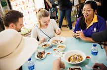 Small Group: Michelin and Local Hawker Food Tour with 9 tastings