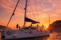 Sunset Luxury Catamaran Cruise with Drinks and Views