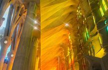 Sagrada Familia Golden Hour and Guided Visit with Priority Access