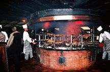 Nairobi Nightlife and Safari Park Hotel Dinner with Pick Up