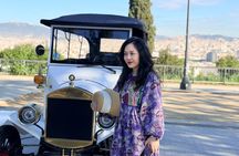 Guided Tour City, Park and Beach Barcelona Vintage Tuk Tuk Car