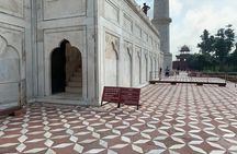 Taj Mahal Day Tour from Hyderabad with Flights and Lunch