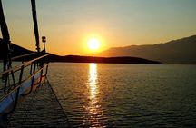 Marmaris Sunset Boat Trip with Swim Stops and Unlimited Drinks