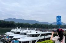 Guilin Li River 3-Star Cruise to Yangshuo with English Assist