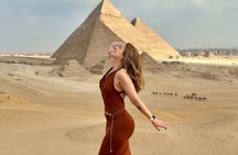 Private Tour in Pyramids of Giza with Lunch and Camel Ride