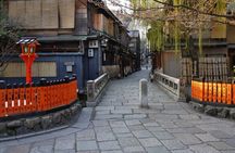 Kyoto: Meet the Geisha with Gion Historic Walking Tour