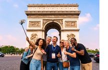 Paris: Arc de Triomphe Tour and Taste of Macarons
