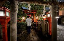 Gion Night Walk with a Former History Teacher