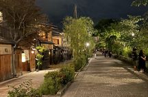 Gion Night Walk with a Former History Teacher