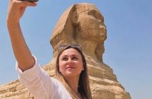 Private Tour in Pyramids of Giza with Lunch and Camel Ride
