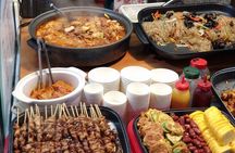 Seoul Private Local Tour: Gyeongbokgung, Seochon & Market Tour