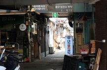 Seoul Private Local Tour: Gyeongbokgung, Seochon & Market Tour