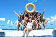 Cruero privado Catamaran con tobogán y bebidas ilimitadas