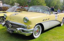 Classic Car Sightseeing Ride in Helsinki and Nuuksio with Locals