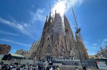 Skip the Line Sagrada Família Tour with Local Expert Guide
