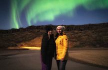 Reykjavik: Small Group Northern Lights Hunt with Hot Chocolate