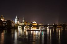 Prague Crystal Dinner: 3-Hour Panoramic Glass Boat Cruise