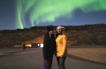Reykjavik: Aurora Hunt Bus Tour with Hot Cocoa