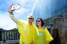 Niagara Falls Feel the Mist Night Tour: Journey & Firework Cruise