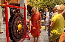 Discover Bangkok: Culture, Michelin Street Food & Evening Cruise