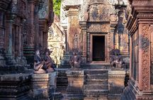 Jungle Hike to Kbal Spean -Holy River & Banteay Srei Private Tour