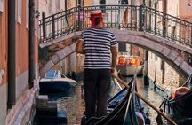 Private Gondola Ride on the Grand Canal with Chilled Prosecco