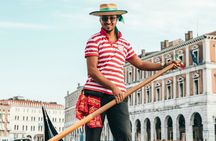 Private Gondola Ride on the Grand Canal with Chilled Prosecco