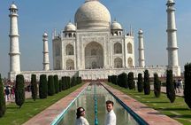From Delhi: Taj Mahal Sunrise Tour with Breakfast at a 5*Hotel