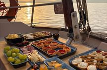 Aperitif and sunset cocktail on a sailing boat for max 6 adults