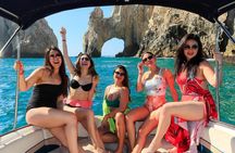 Cabo Yacht Cruise to Lovers Beach with 2 Hours of Beach Time