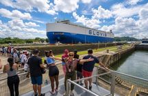 Private Tour from the Airport: Canal, Old Town and Amador