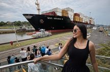Private Tour from the Airport: Canal, Old Town and Amador