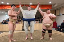 Kyoto: Sumo Show Experience with Photo & Drinks