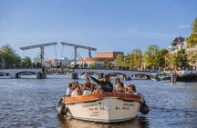 Amsterdam: 2-Hour Canal Cruise incl. Drinks & Dutch Snacks