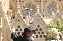 Gaudí's theatrical tour of the Sagrada Familia exterior