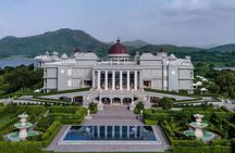 Udaipur Private City Tour with Local Guide and Tuk-Tuk