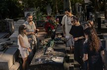 Paris: Pere Lachaise Cemetery Famous Graves and Ghosts Tour
